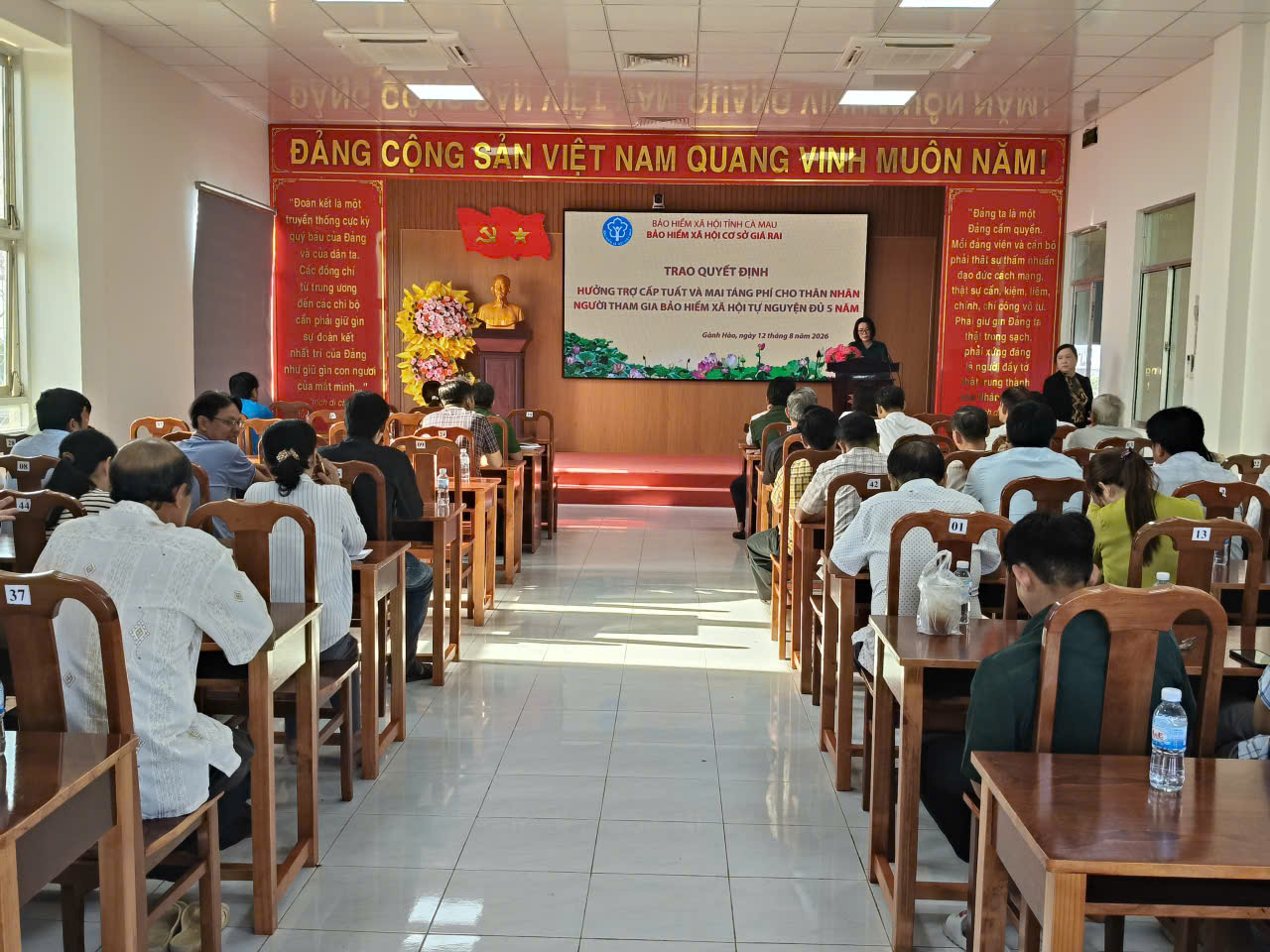 Tập huấn pháp luật về bảo hiểm xã hội và bảo hiểm y tế