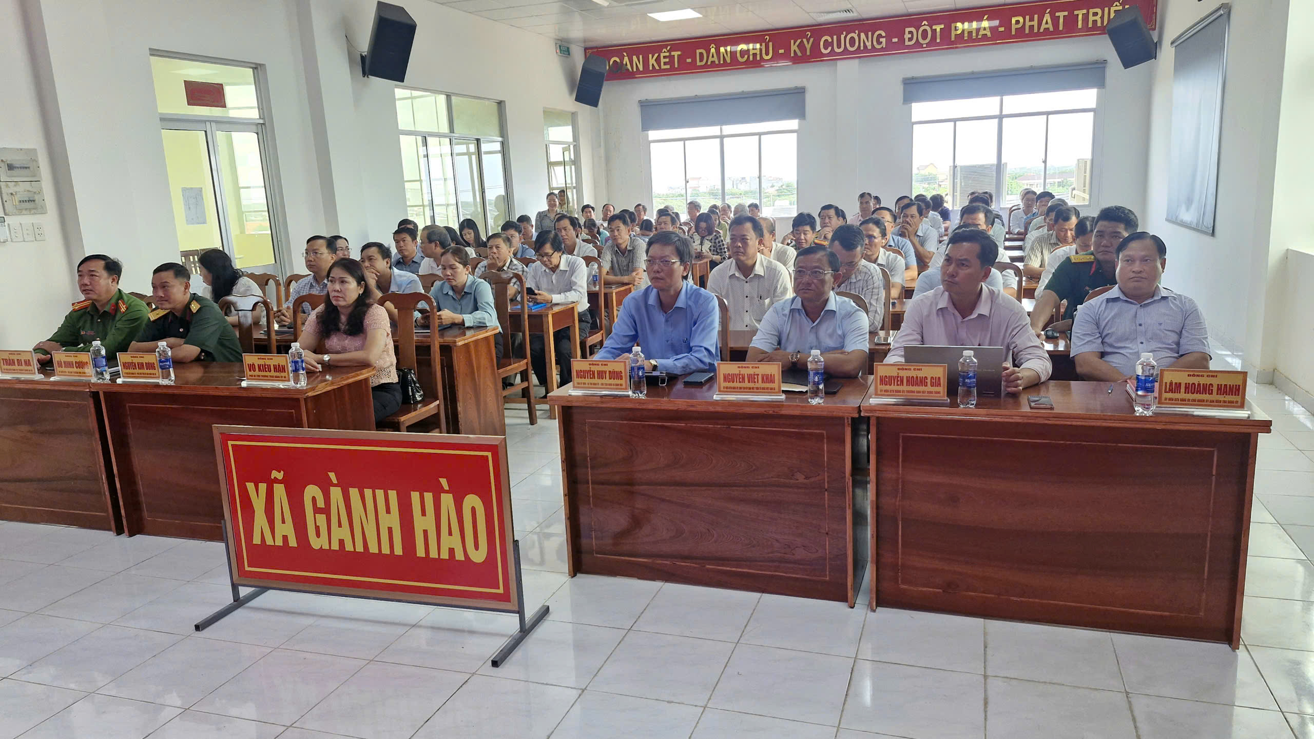 Xã Gành Hào tham dự Hội nghị trực tuyến toàn quốc nghiên cứu, học tập, quán triệt Nghị quyết Trung ương 3