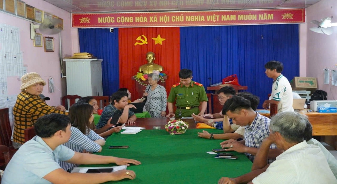 TRUNG TÂM PHỤC VỤ HÀNH CHÍNH CÔNG, TIẾP NHẬN HỒ SƠ THỦ TỤC HÀNH CHÍNH LƯU ĐỘNG, TẠI ẤP LUNG LÁ