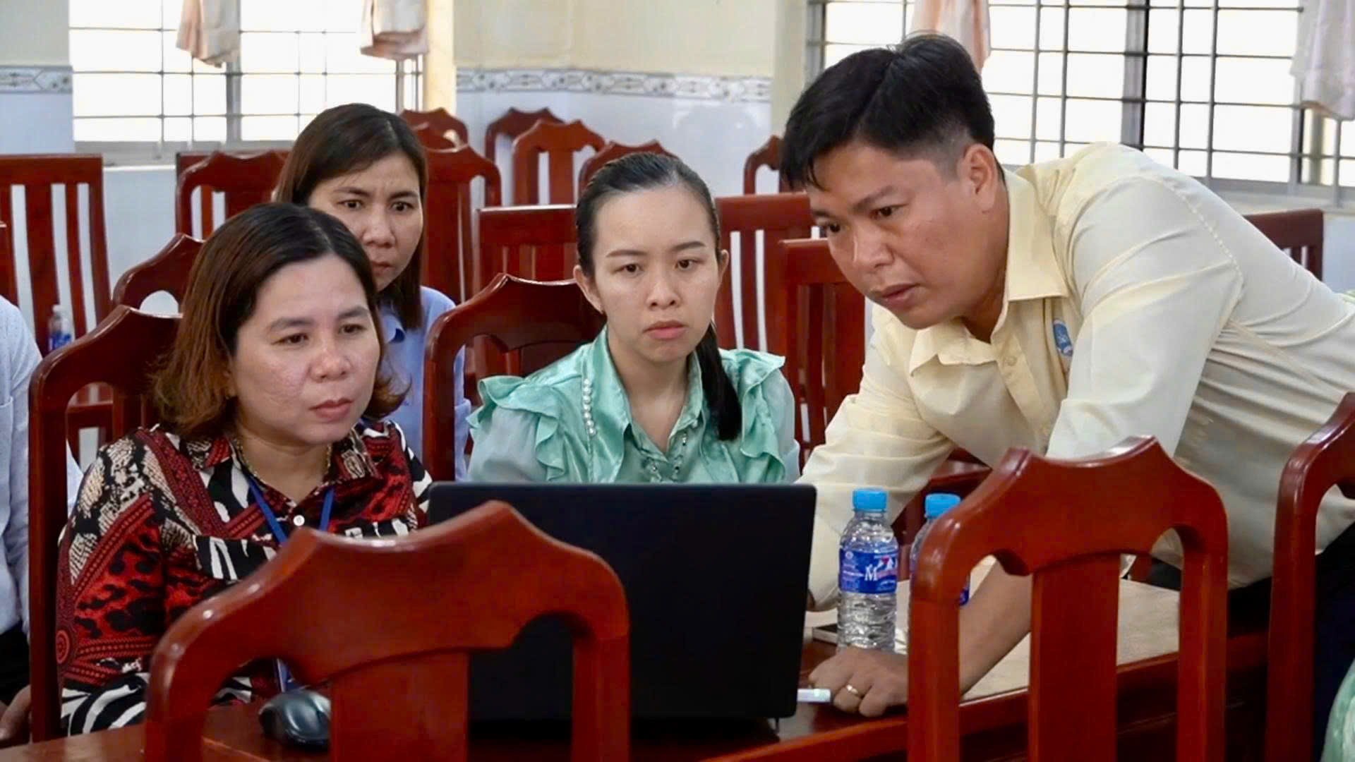 Anh-tin-bai