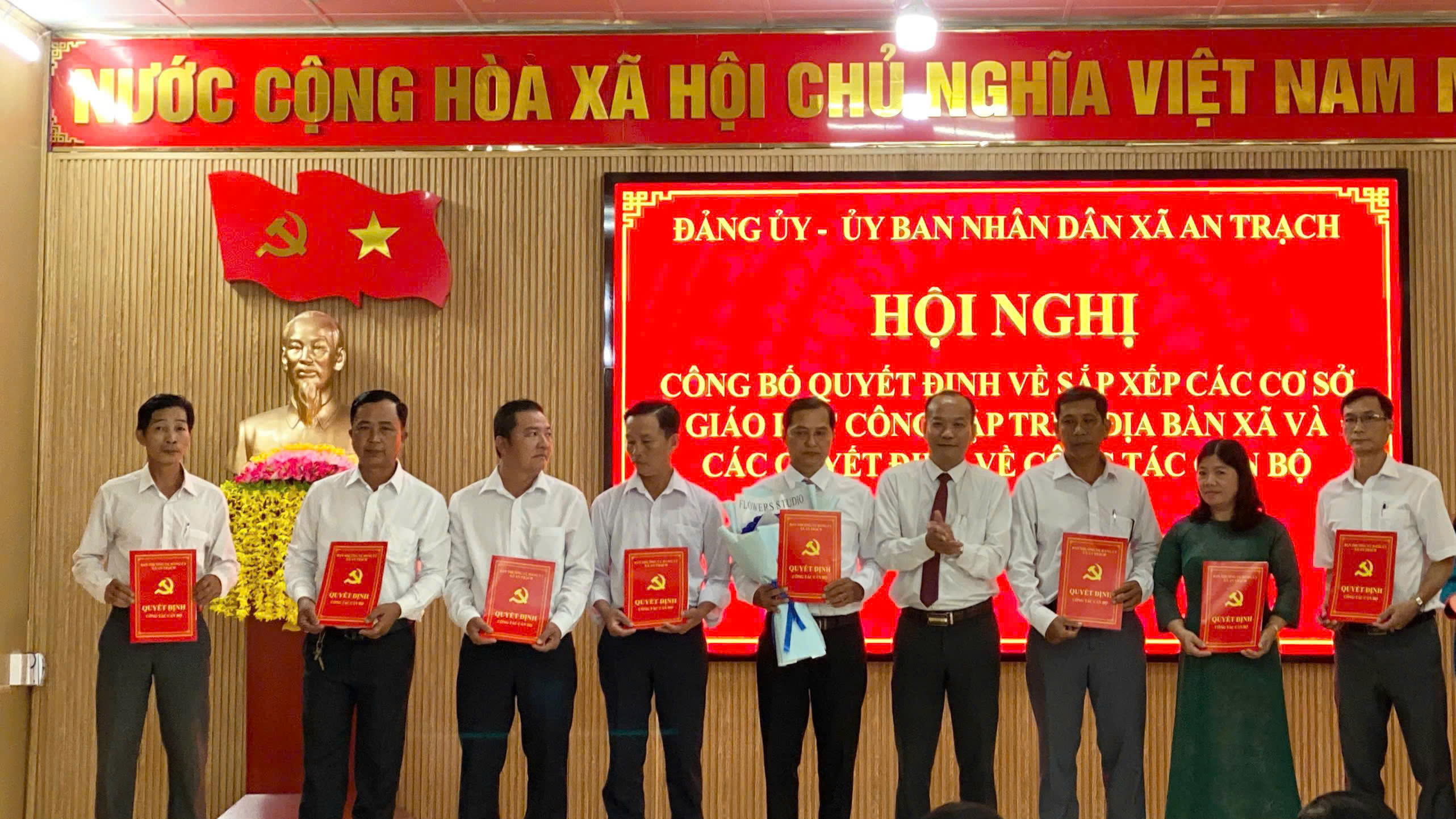 Anh-tin-bai