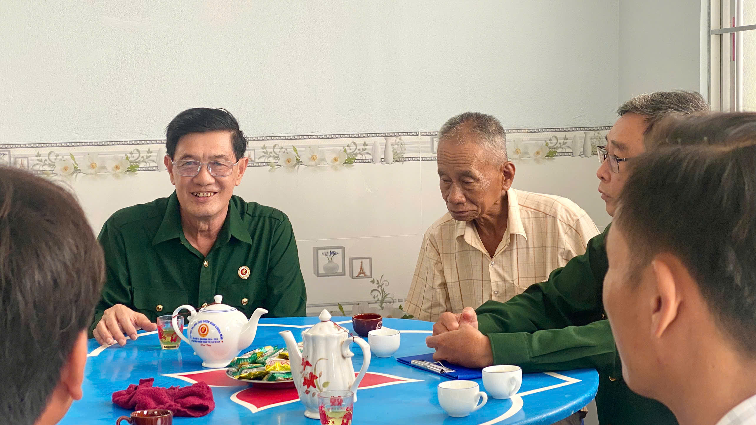 Anh-tin-bai