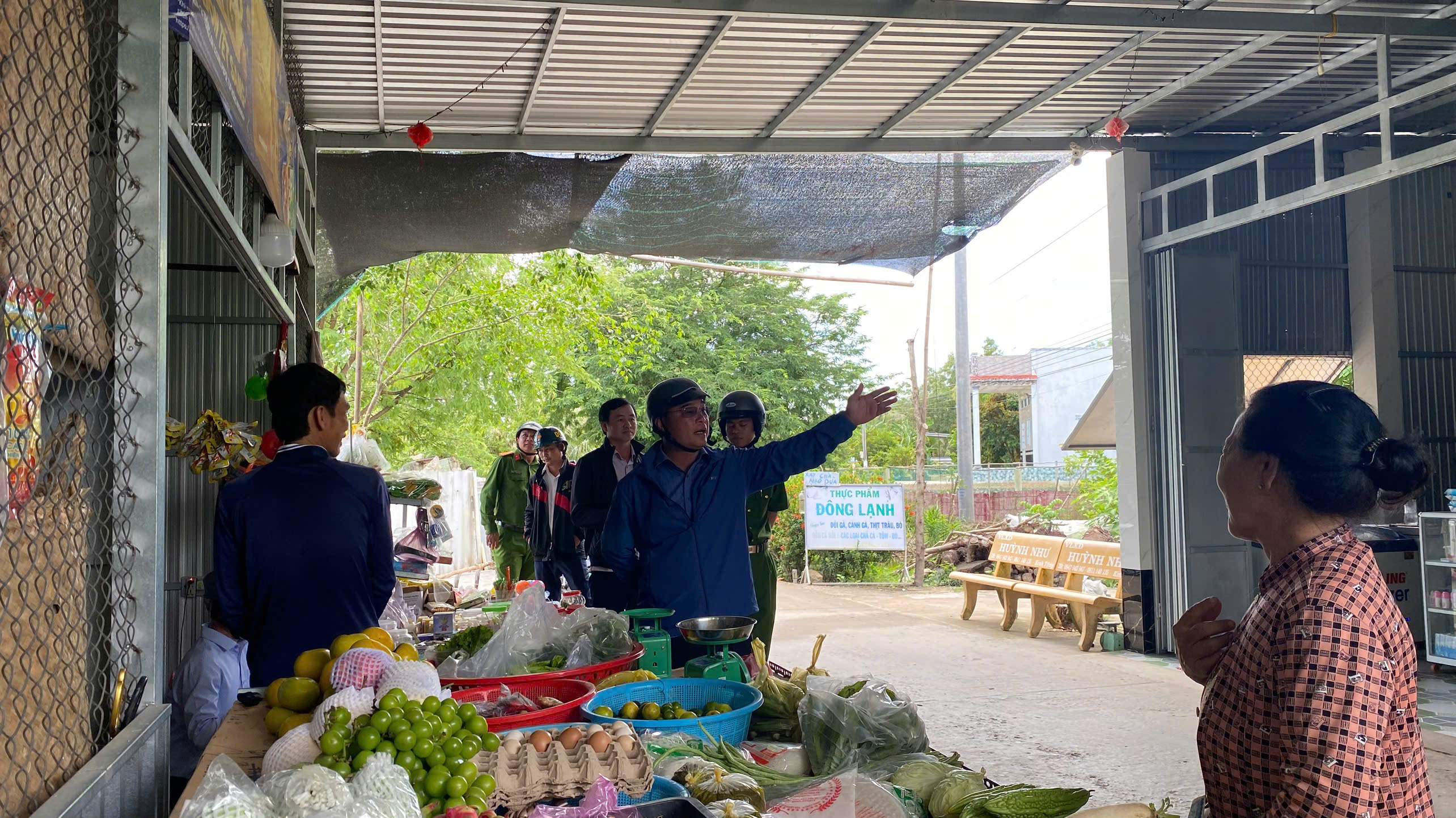 XÃ AN TRẠCH TỔ CHỨC KIỂM TRA TÌNH HÌNH TRẬT TỰ XÂY DỰNG TRÊN ĐỊA BÀN