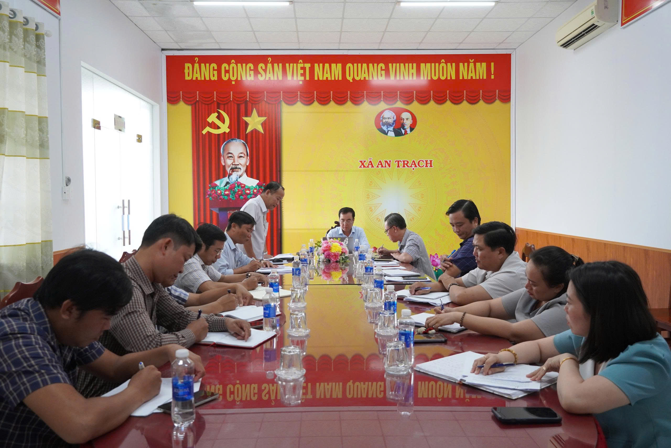 Anh-tin-bai