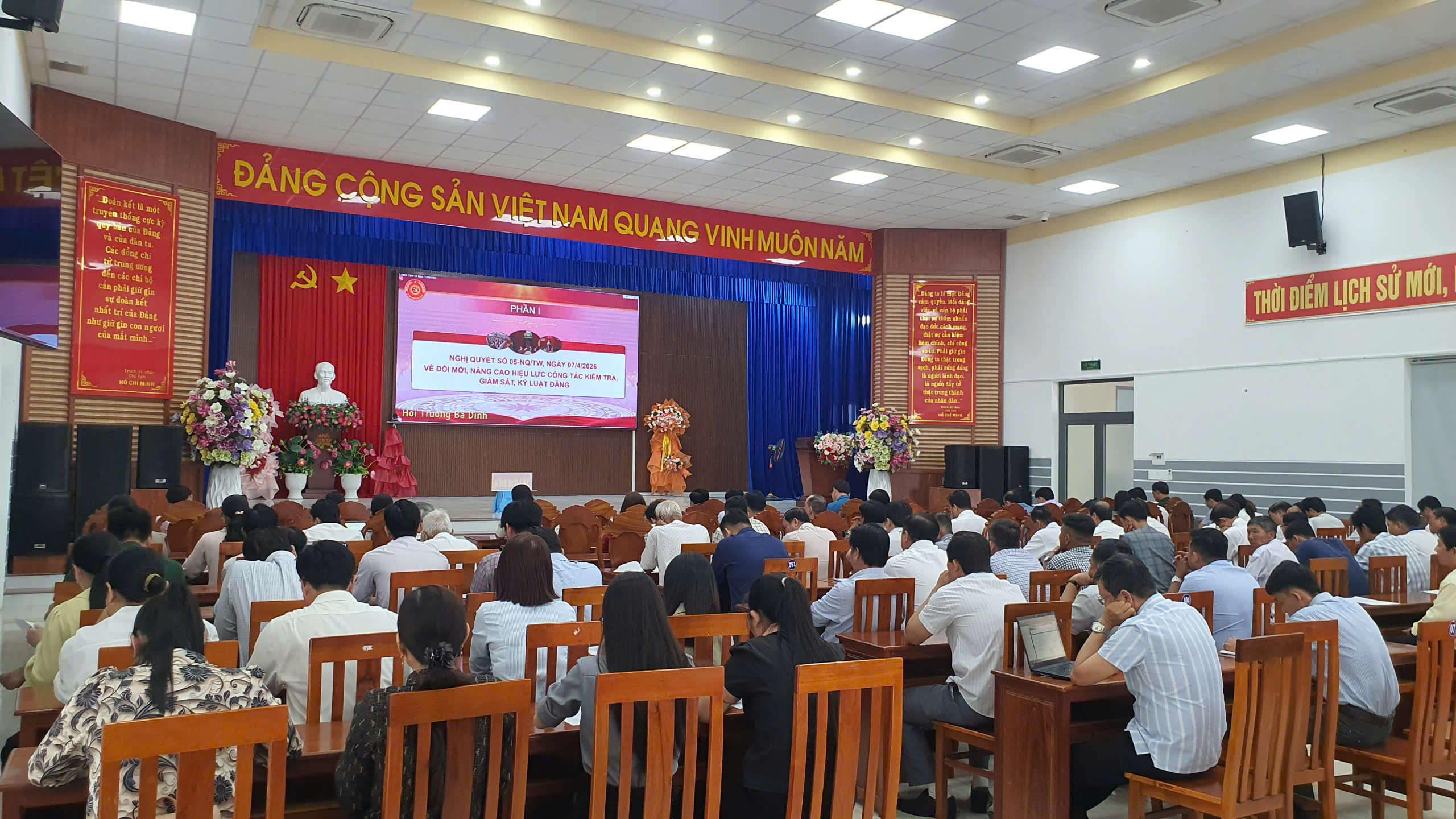 HỘI NGHỊ TOÀN QUỐC NGHIÊN CỨU, QUÁN TRIỆT NGHỊ QUYẾT HỘI NGHỊ LẦN THỨ HAI BAN CHẤP HÀNH TRUNG ƯƠNG ĐẢNG KHÓA XIV