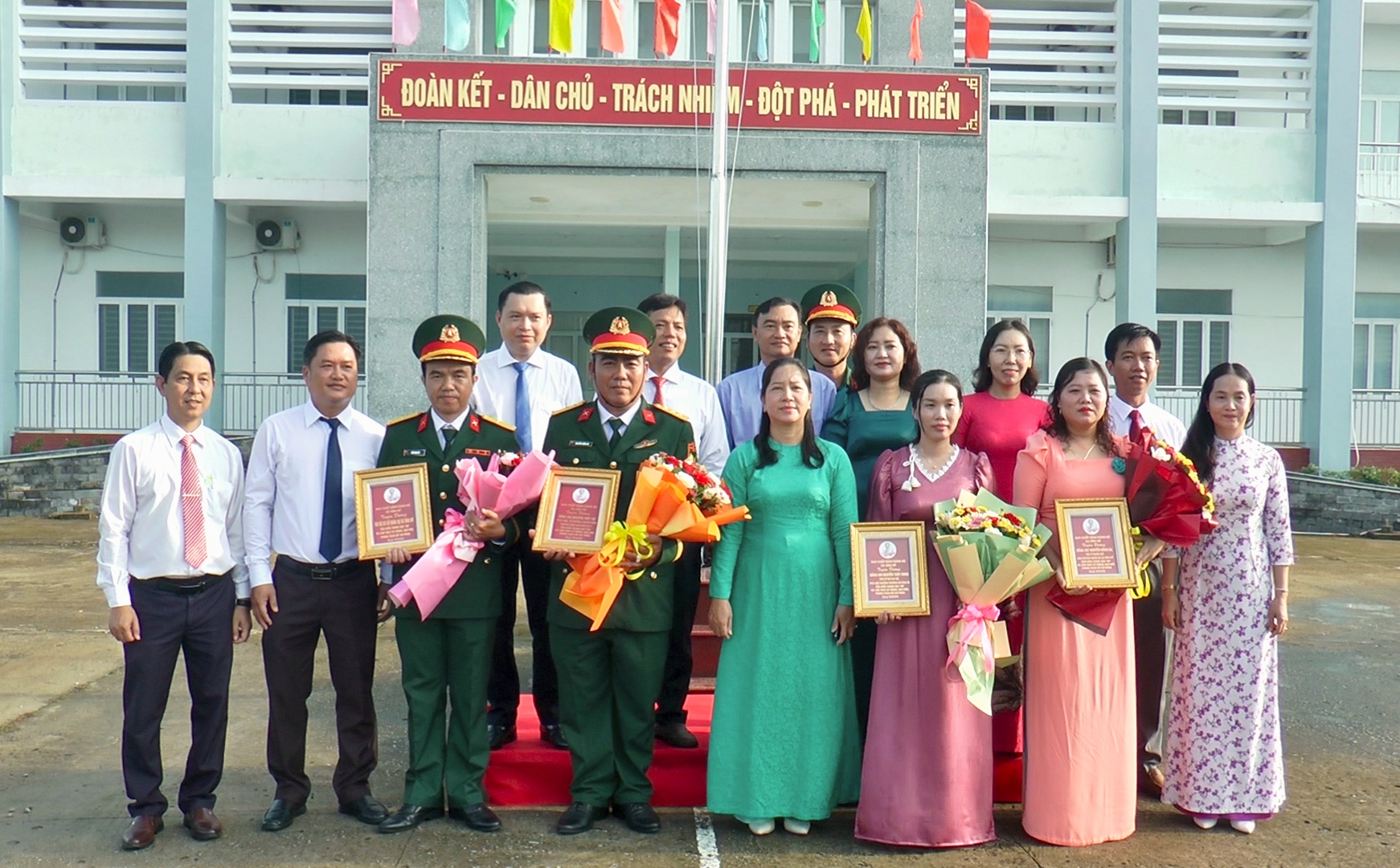 Anh-tin-bai