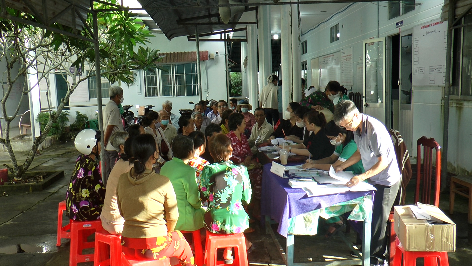 Xã Vĩnh Mỹ tổ chức khám sức khỏe, khám sàng lọc sức khỏe đợt 4 cho hơn 150 người dân 