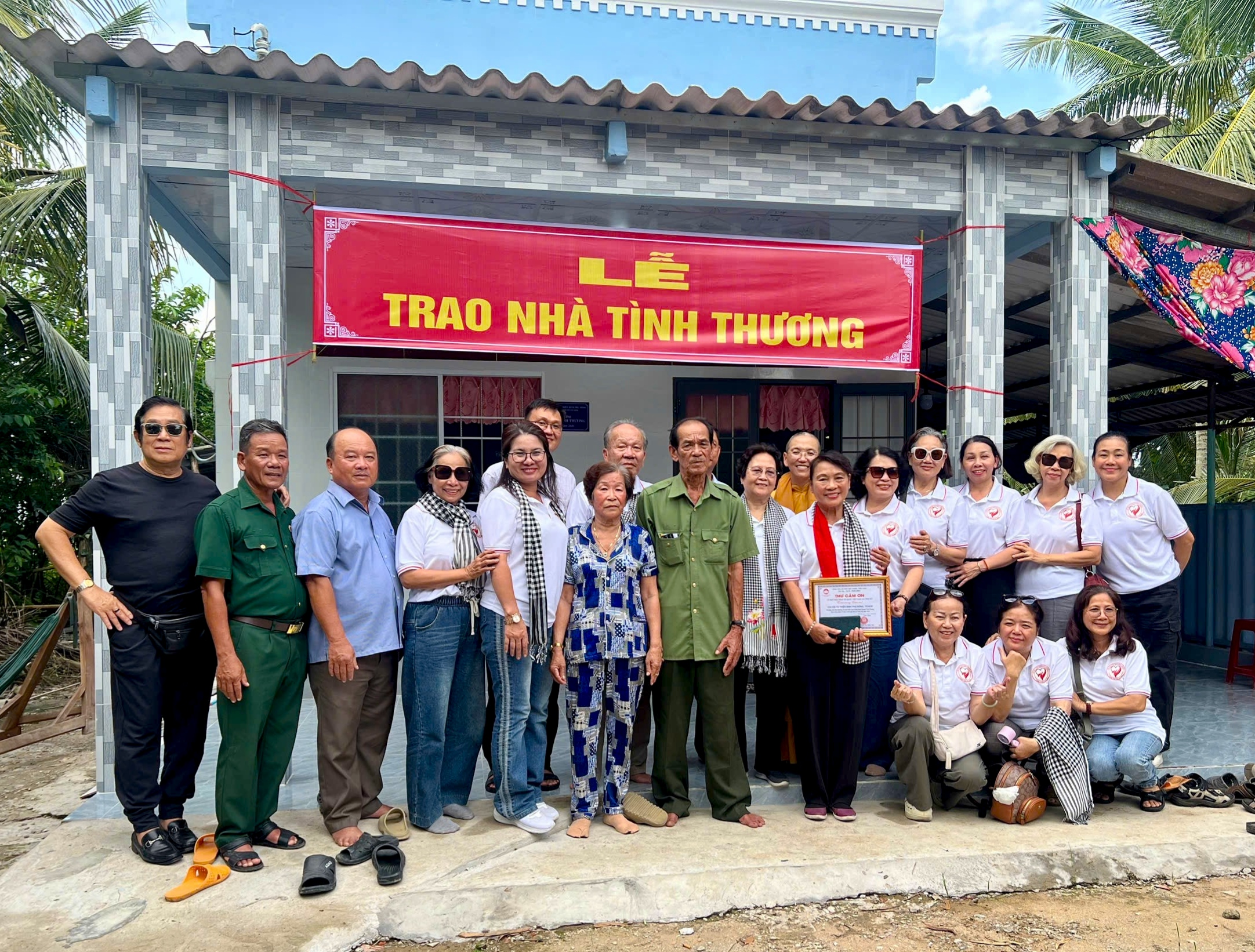 Ủy ban MTTQ Việt Nam xã Vĩnh Mỹ tổ chức Lễ bàn giao nhà tình thương cho hộ có hoàn cảnh khó khăn