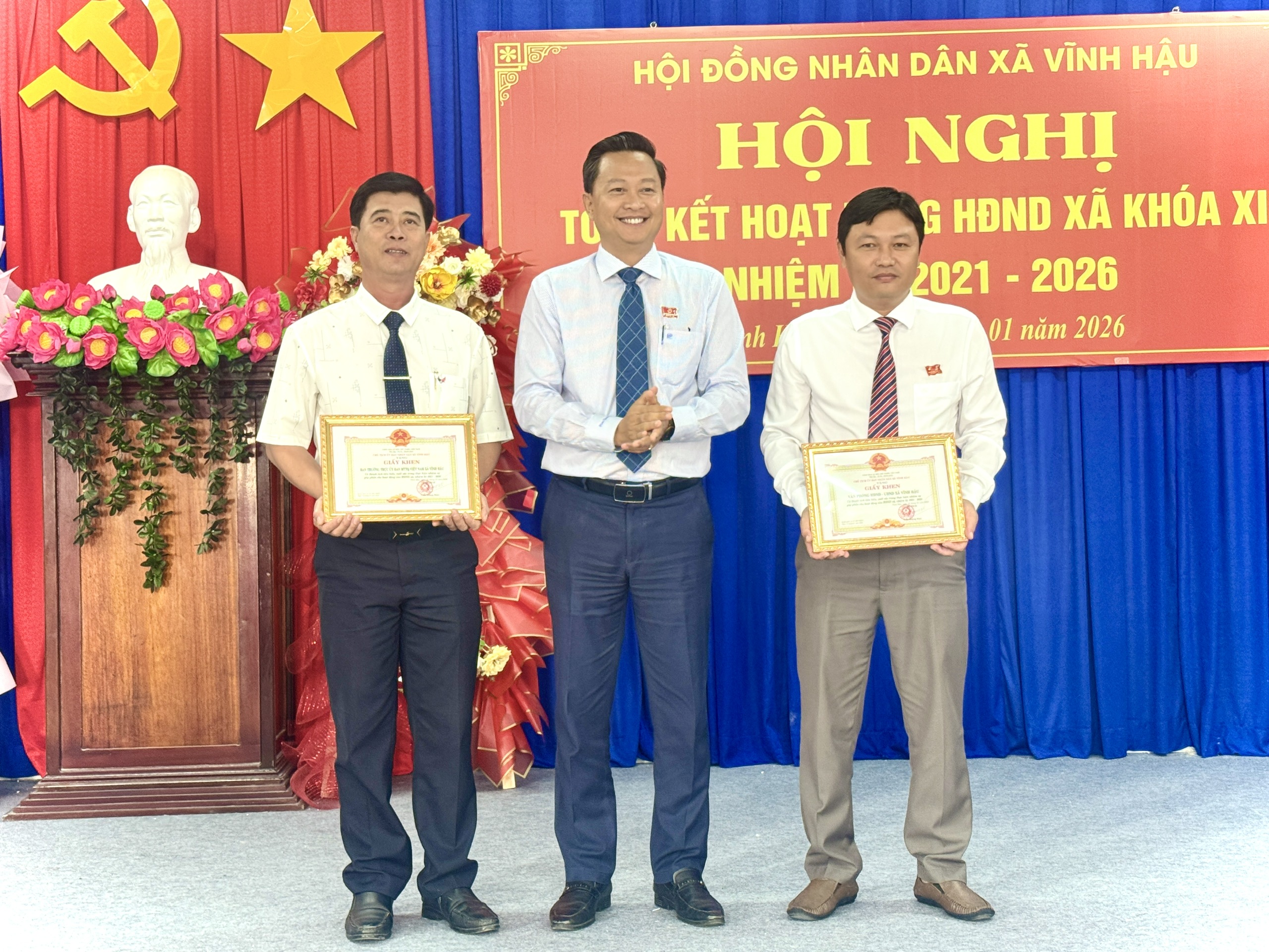 Anh-tin-bai