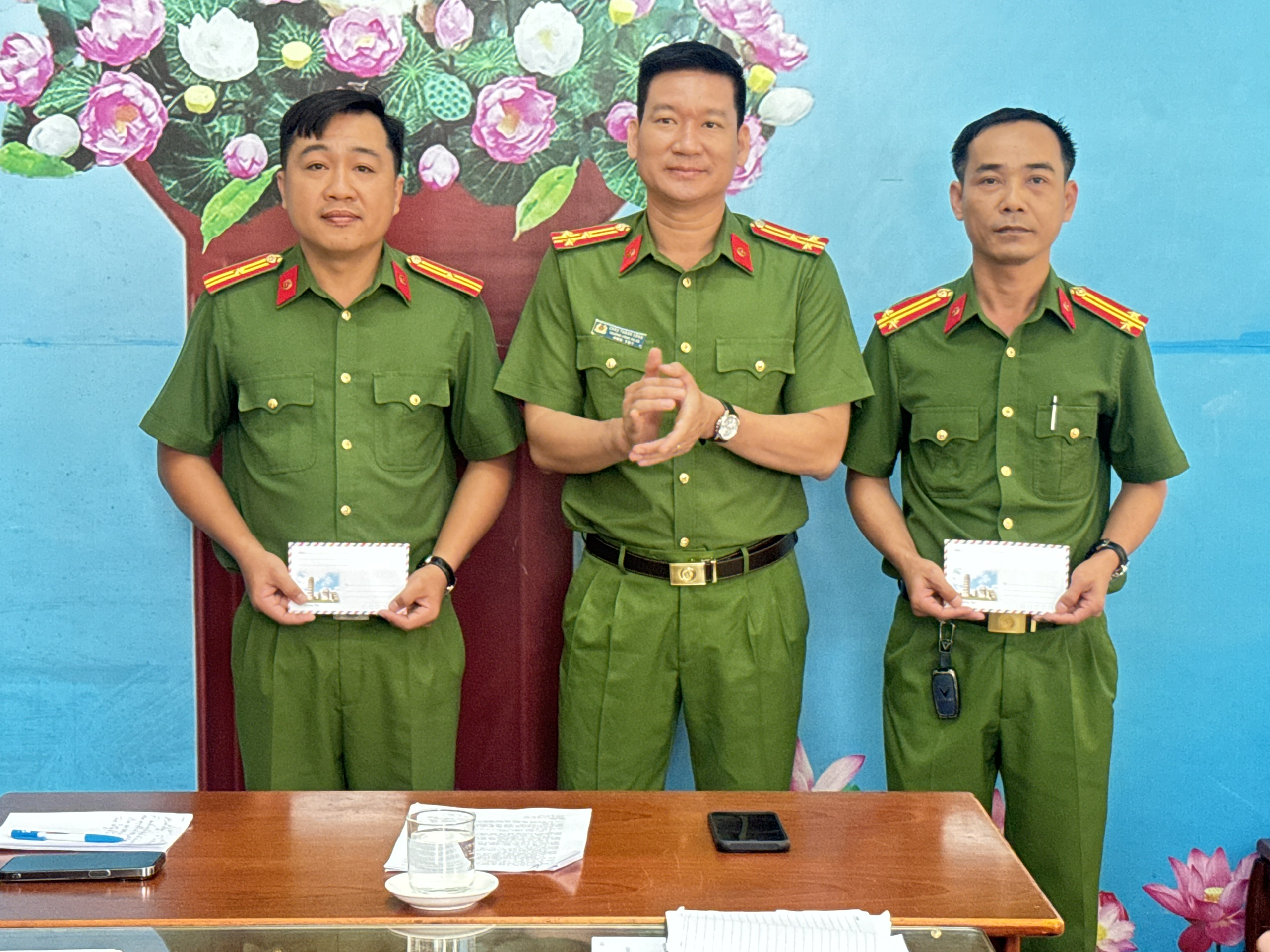 Anh-tin-bai