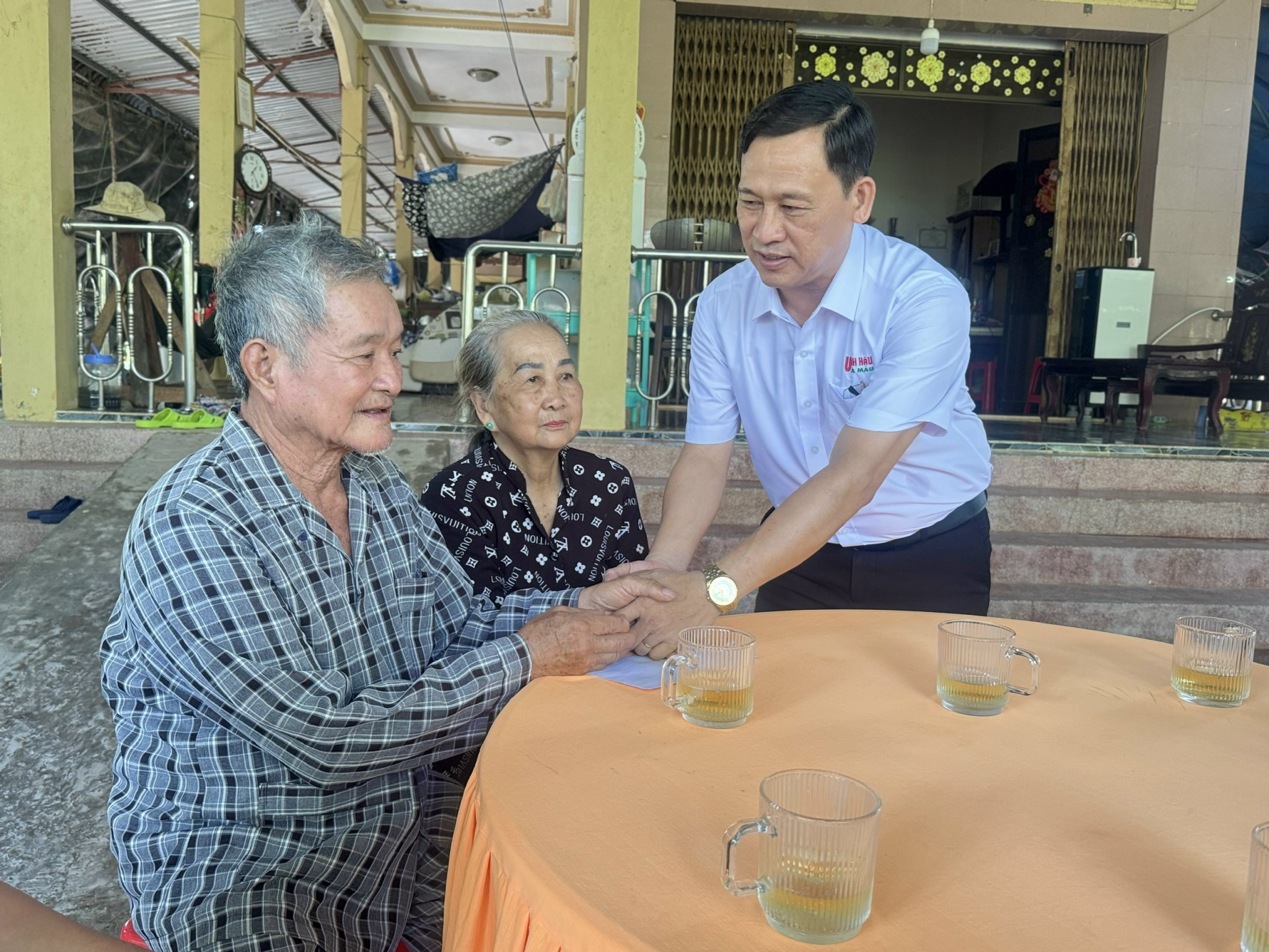 Anh-tin-bai