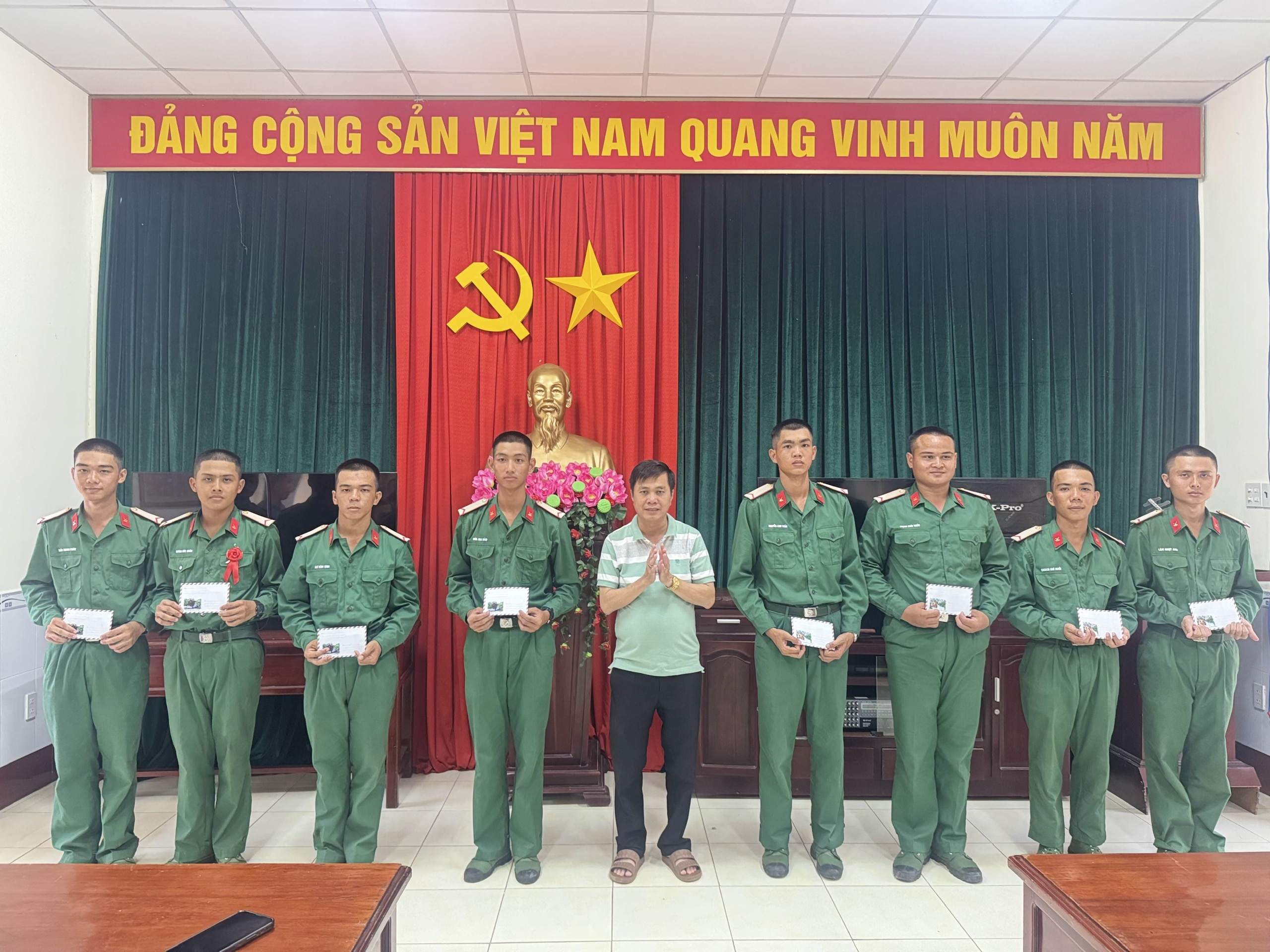 Anh-tin-bai