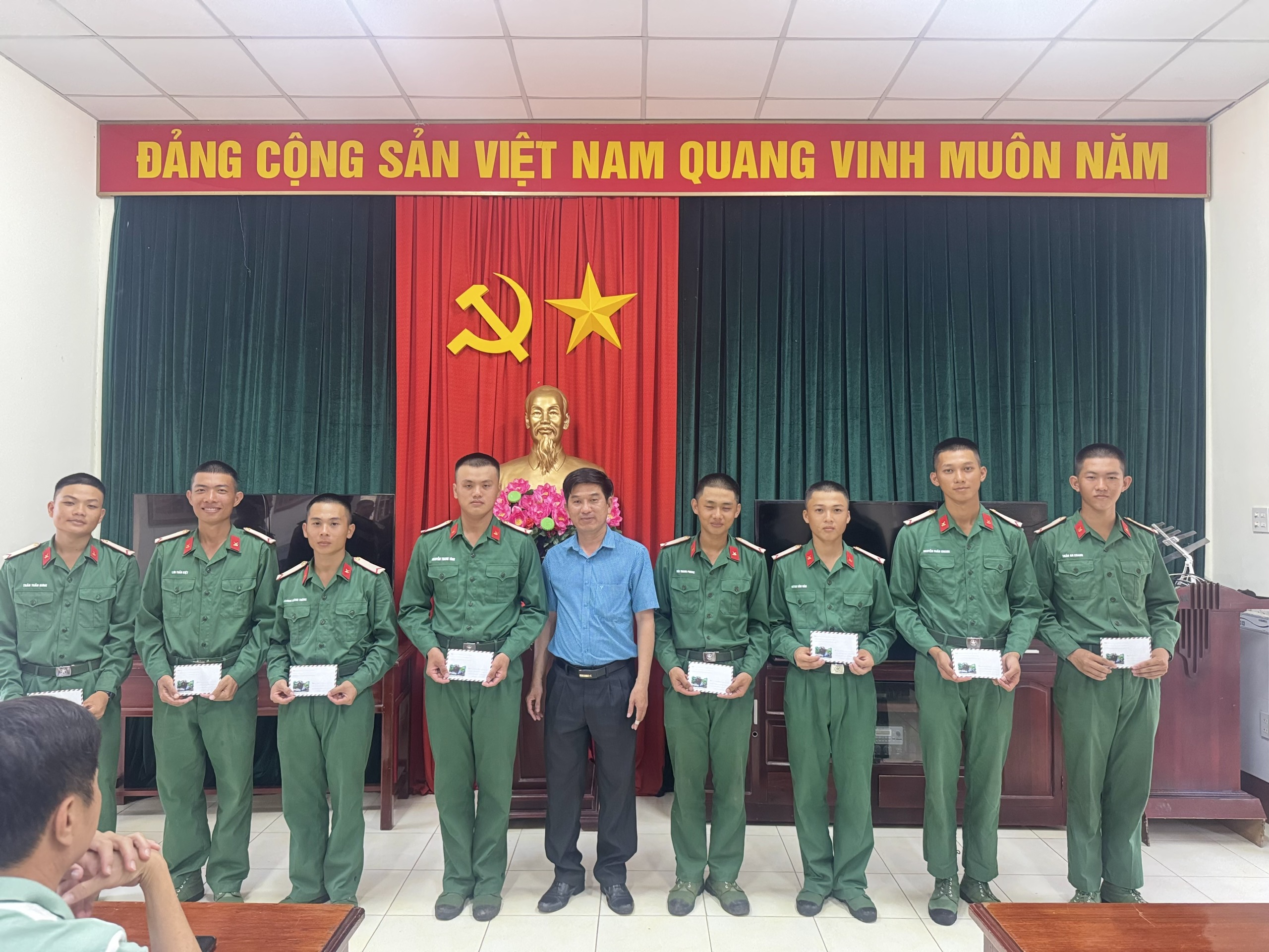 Anh-tin-bai