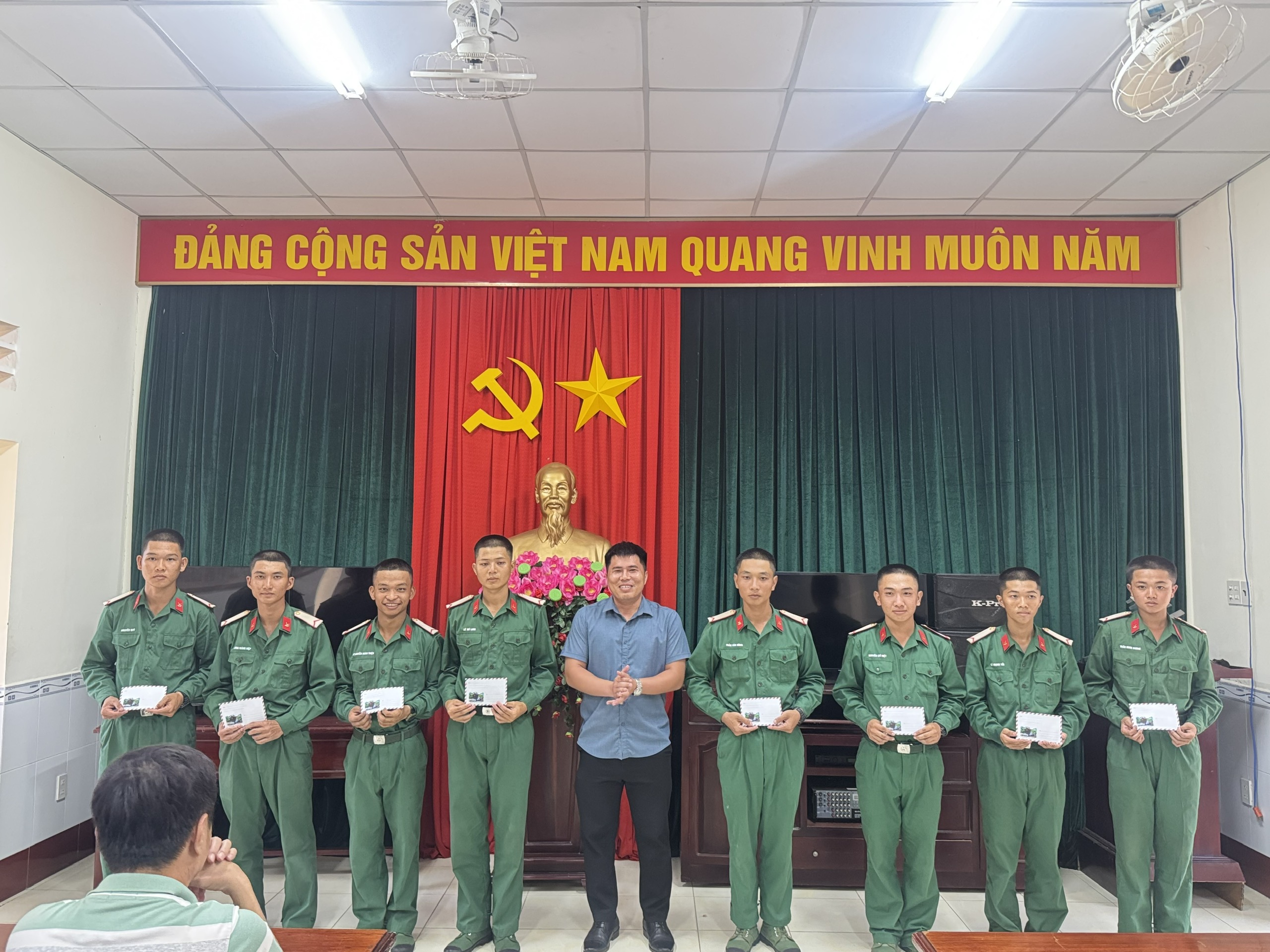 Anh-tin-bai