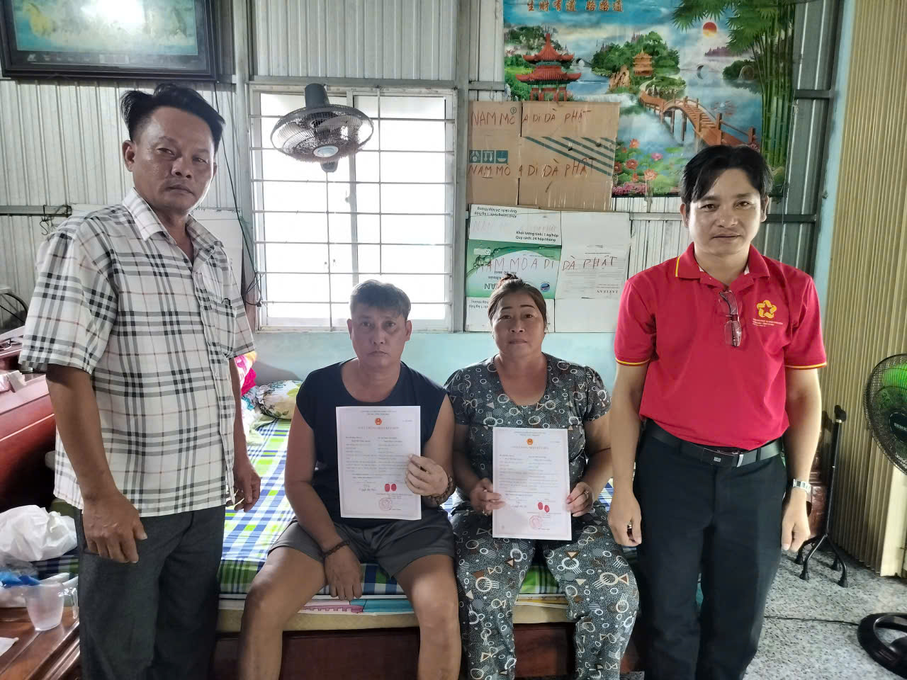 XÃ VĨNH HẬU GIẢI QUYẾT THỦ TỤC HÀNH CHÍNH LƯU ĐỘNG CHO NGƯỜI DÂN