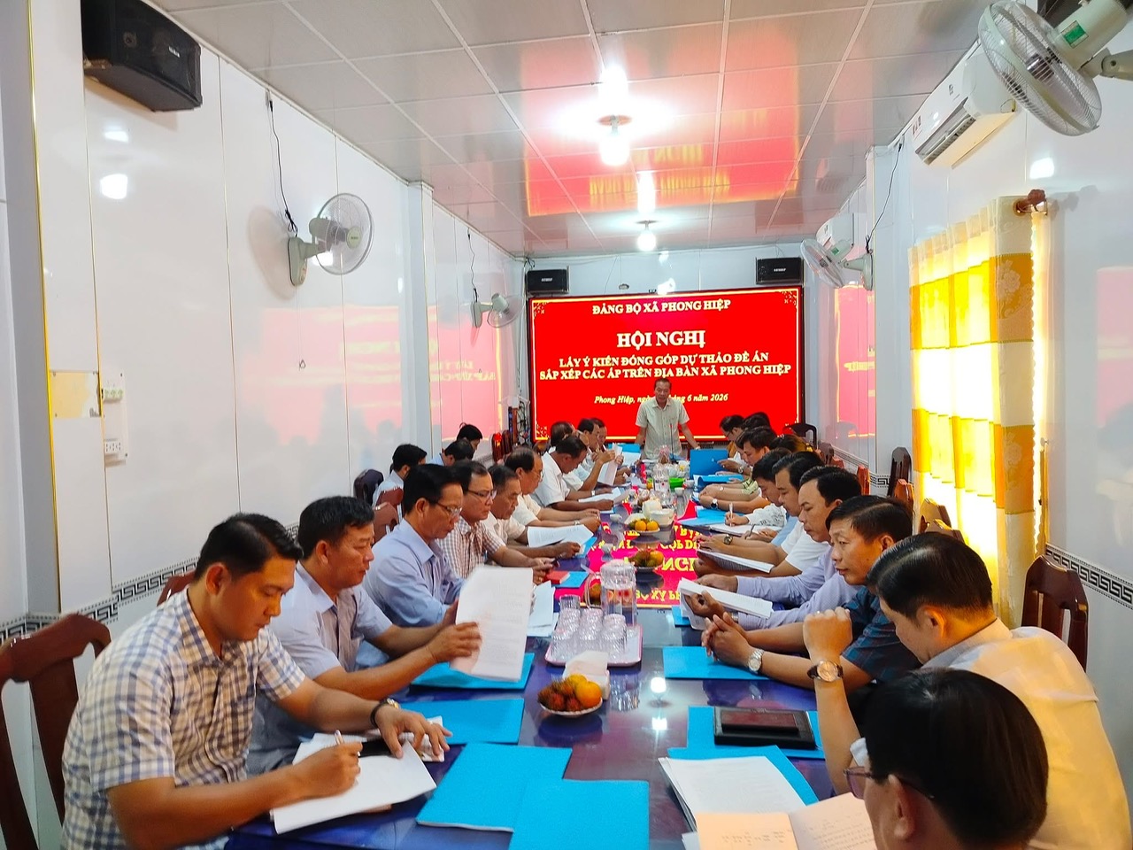 Đảng ủy - UBND xã Phong HIệp tổ chức hội nghị lấy ý kiến đóng góp dự thảo Đề án sắp xếp các ấp trên địa bàn xã