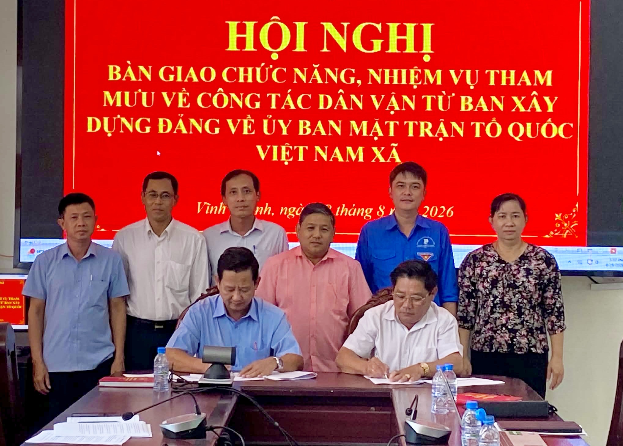 BÀN GIAO CHỨC NĂNG, NHIỆM VỤ CÔNG TÁC DÂN VẬN TỪ BAN XÂY DỰNG ĐẢNG VỀ ỦY BAN MẶT TRẬN TỔ QUỐC VIỆT NAM XÃ