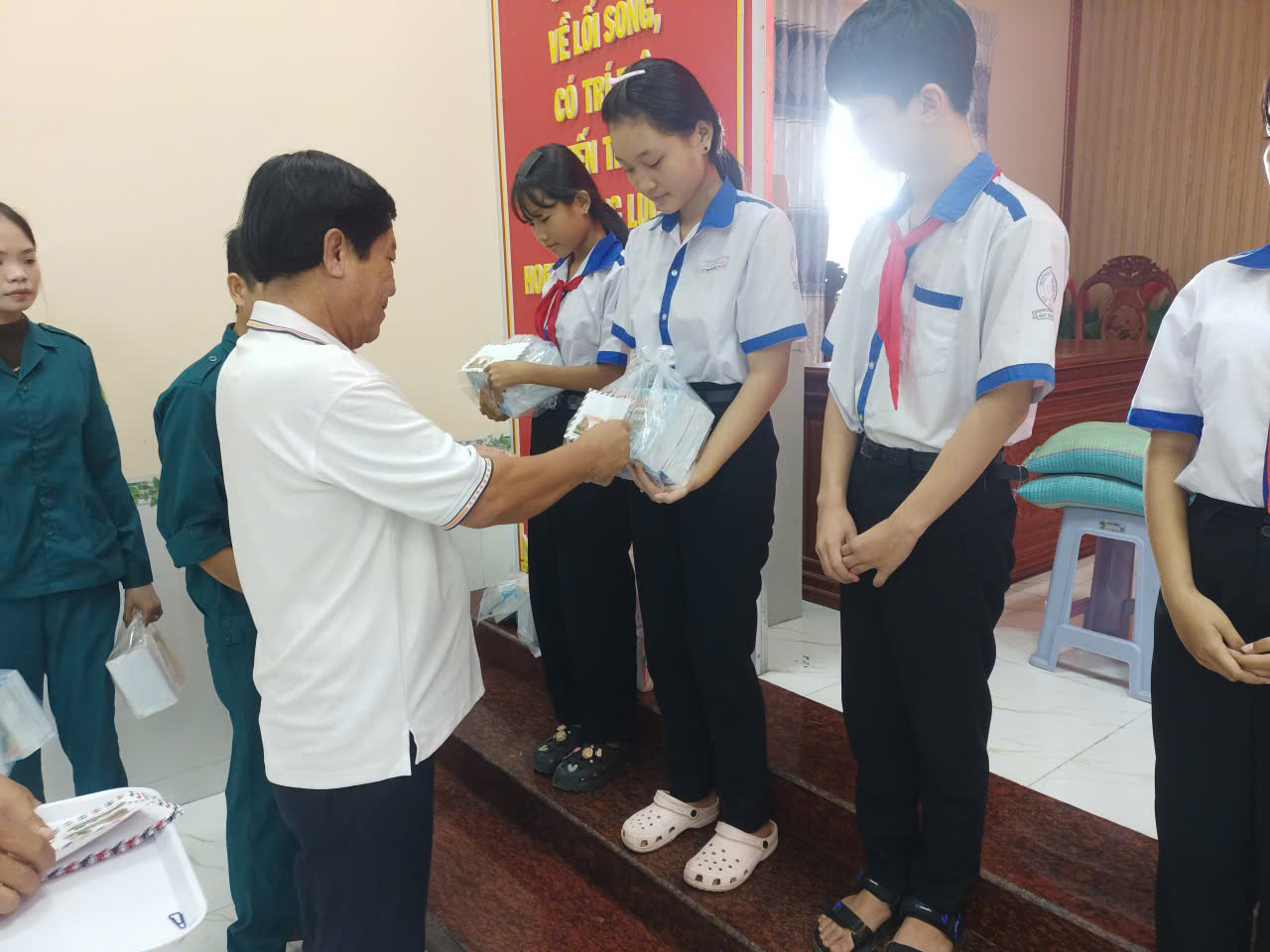 Anh-tin-bai