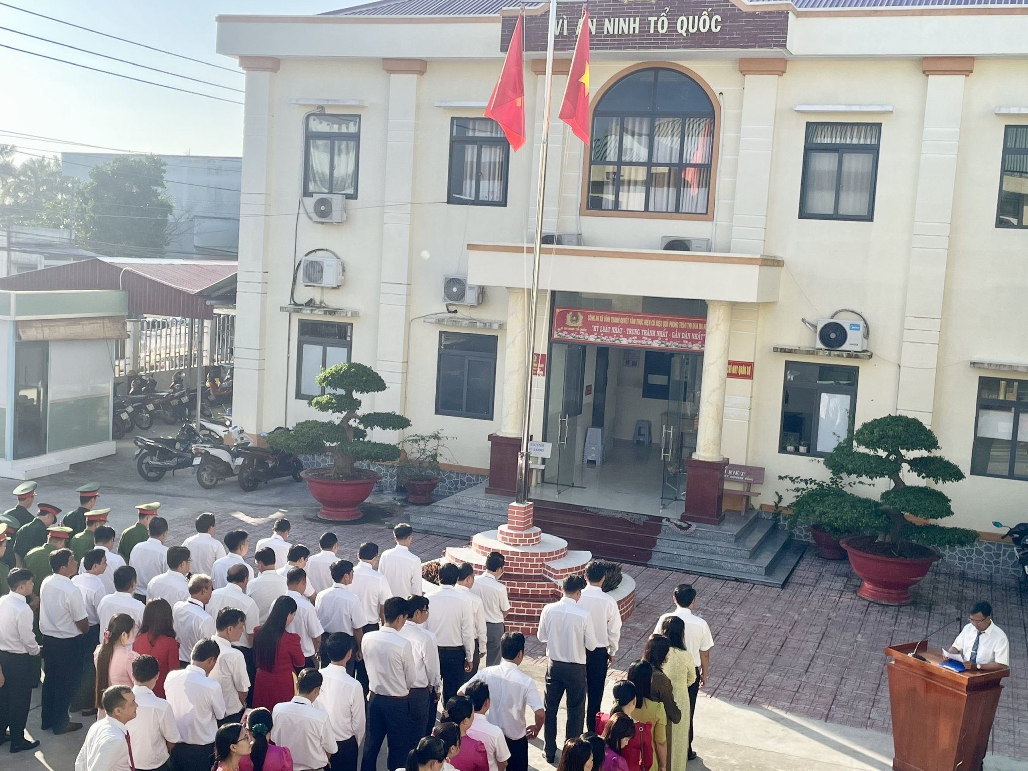Anh-tin-bai