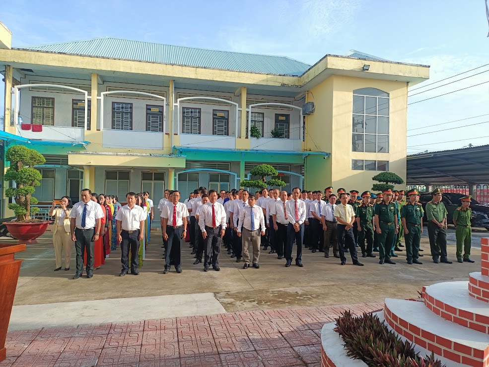 LỄ CHÀO CỜ THÁNG 7/2026 VÀ THẮP HƯƠNG TẠI BIA GHI DANH ANH HÙNG LIỆT SĨ
