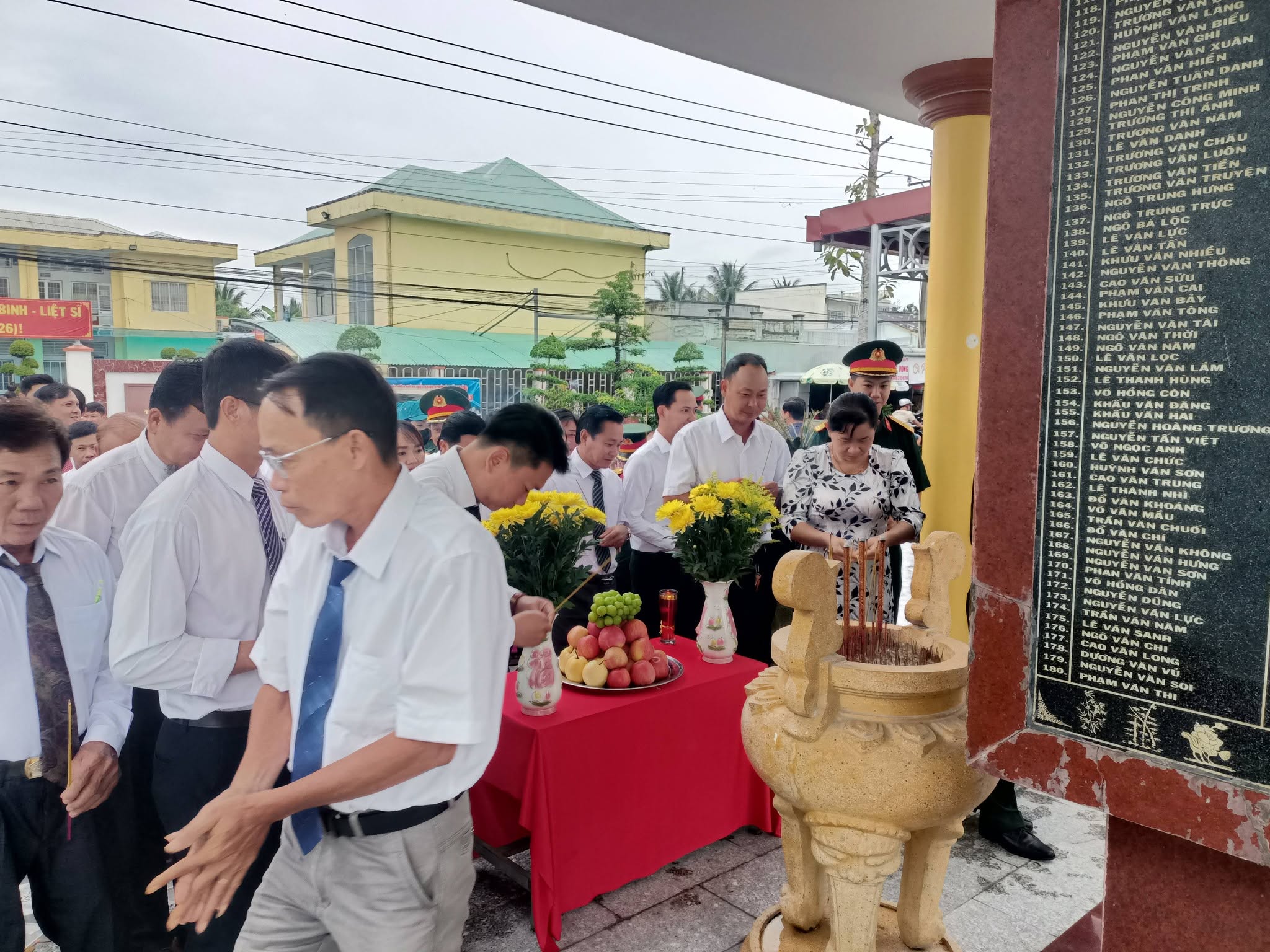 Anh-tin-bai