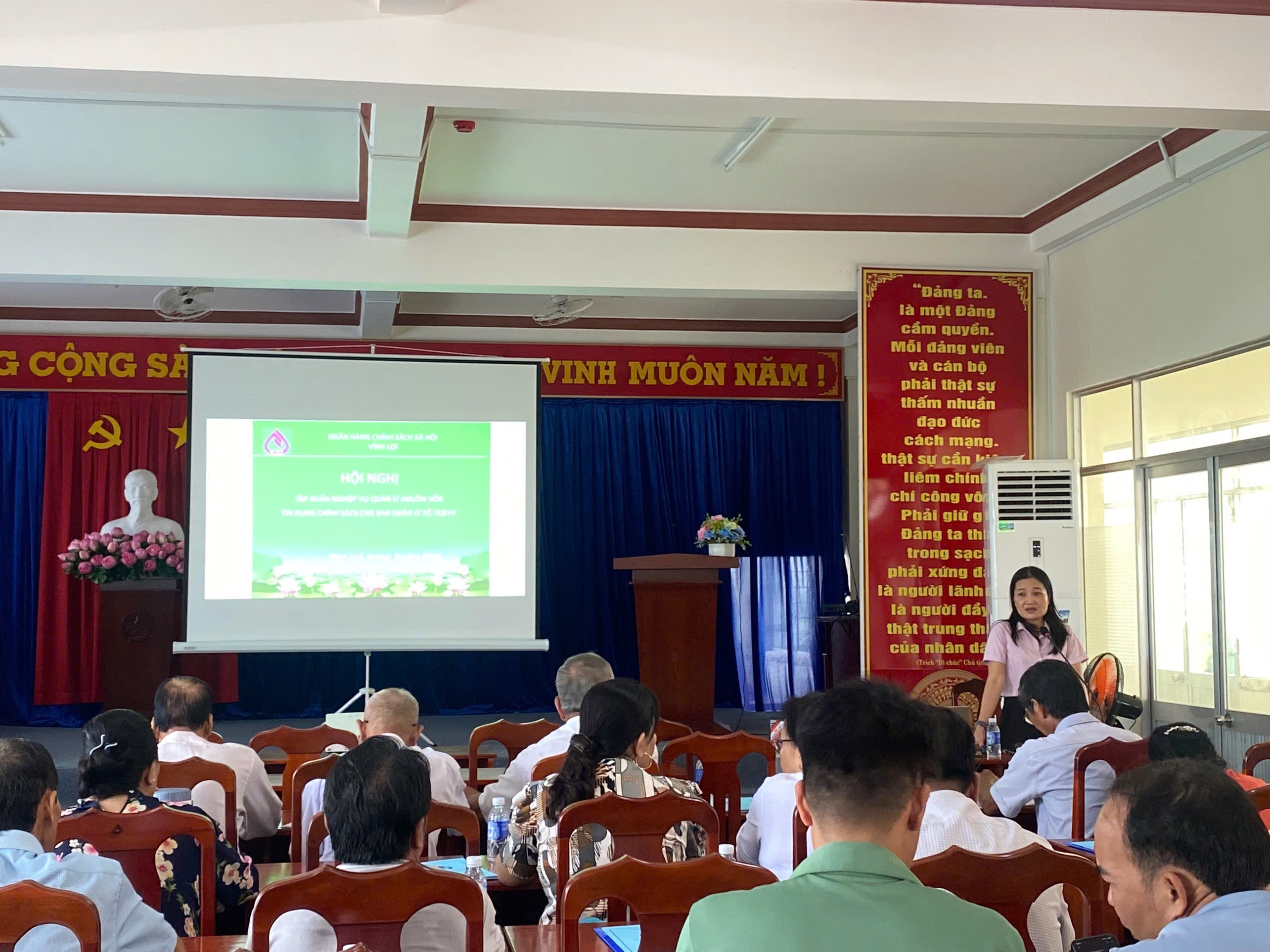 TẬP HUẤN NGHIỆP VỤ CHO BAN QUẢN LÝ TỔ TIẾT KIỆM VÀ VAY VỐN TẠI XÃ VĨNH LỢI