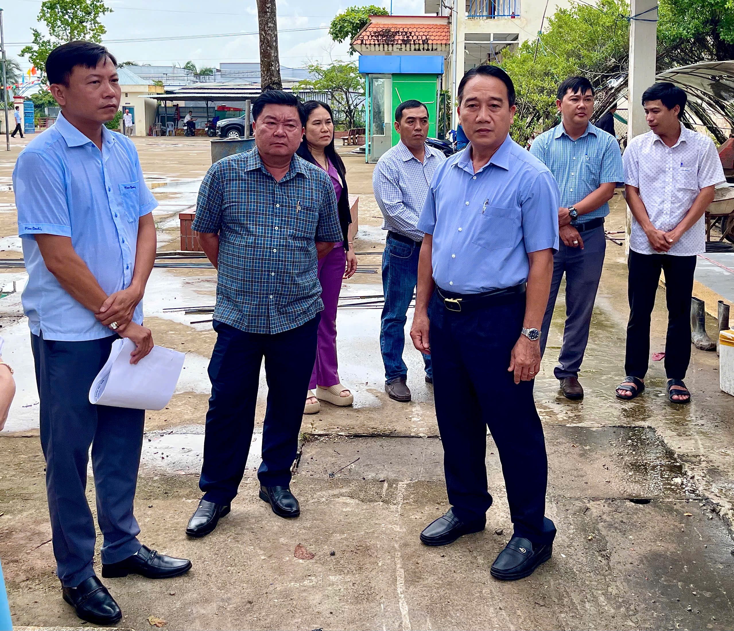 Lãnh đạo Đảng ủy, UBND xã kiểm tra tiến độ thi công các công trình xây dựng cơ bản năm 2026