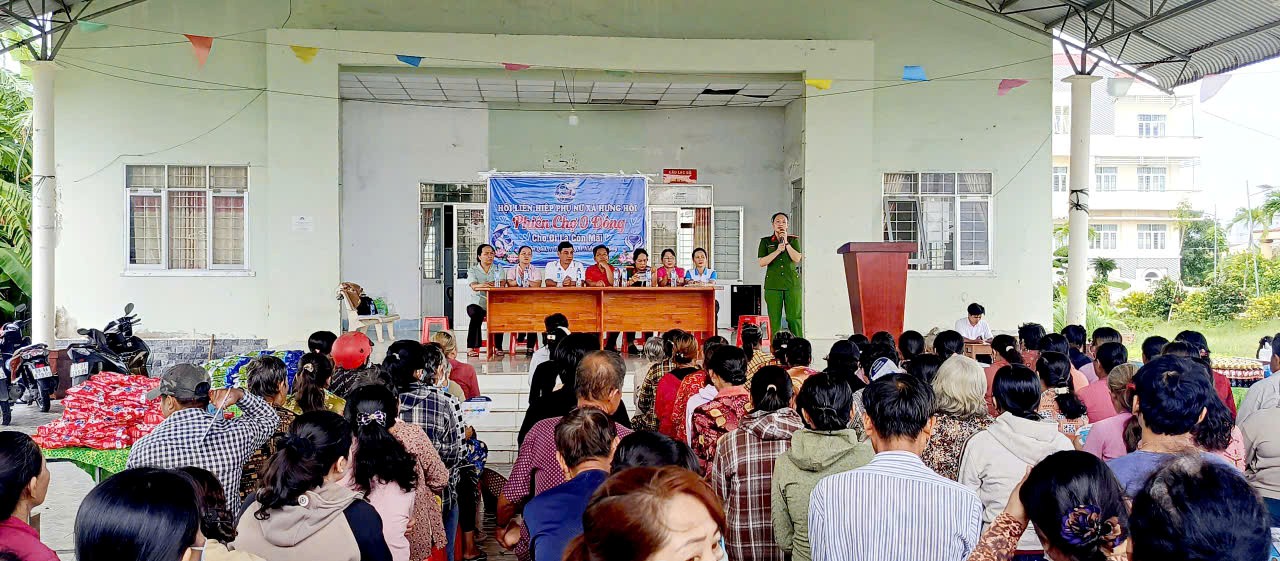 Hội liên hiệp Phụ nữ xã Hưng Hội phối hợp tổ chức Chương trình “Gian hàng 0 đồng” hỗ trợ cho hội viên phụ nữ, các hộ nghèo, cận nghèo, khó khăn
