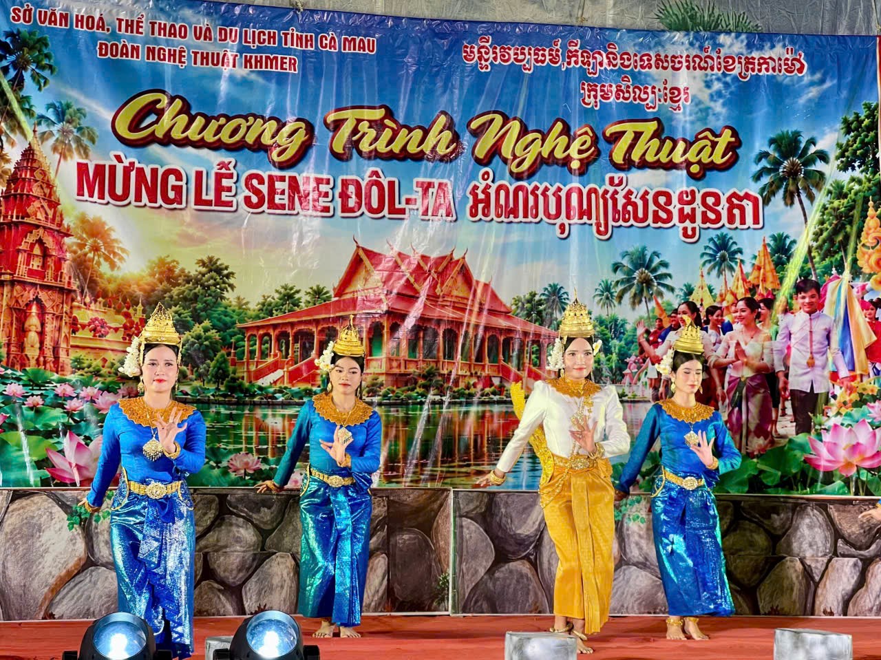 Đoàn Nghệ thuật Khmer tỉnh Cà Mau phối hợp với Ủy ban nhân dân xã Hưng Hội tổ chức chương trình nghệ thuật phục vụ Nhân dân dịp Lễ Sene Đôl-Ta năm 2026