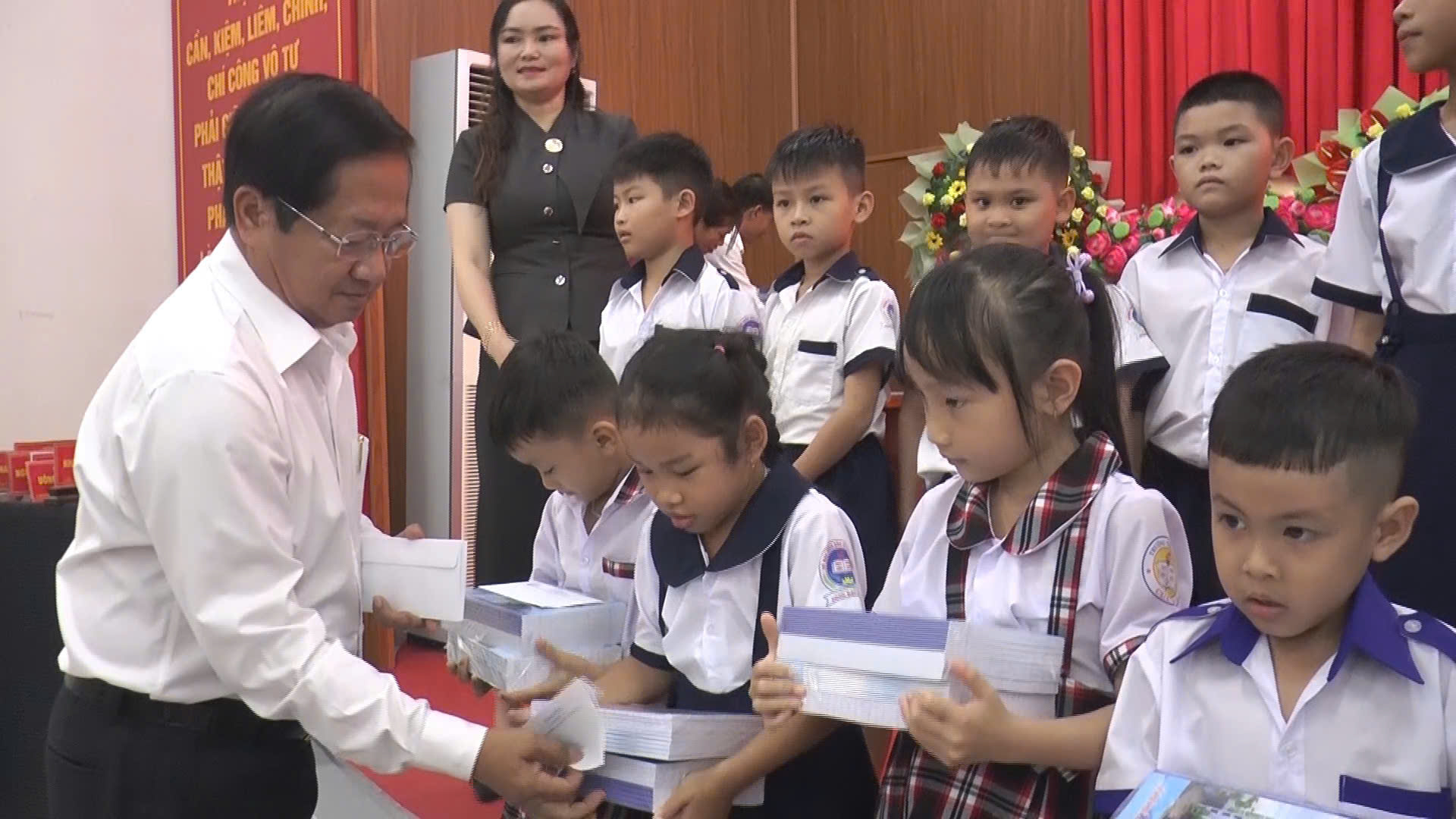 XÃ CHÂU THỚI TỔ CHỨC CHƯƠNG TRÌNH TIẾP SỨC HỌC SINH ĐẾN TRƯỜNG
