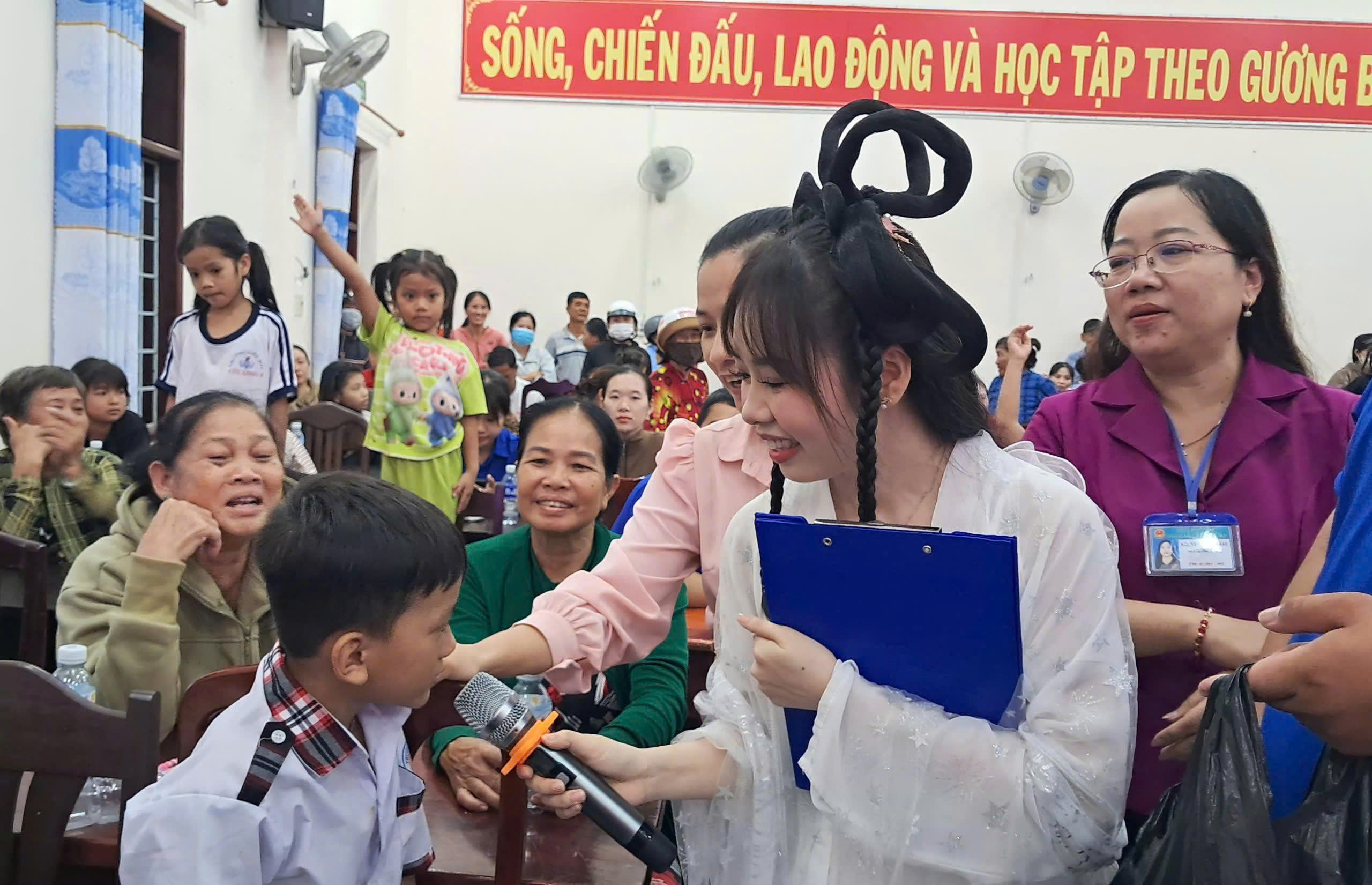 Anh-tin-bai