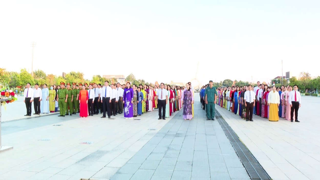 Phường Bạc Liêu tổ chức chào cờ tháng 12