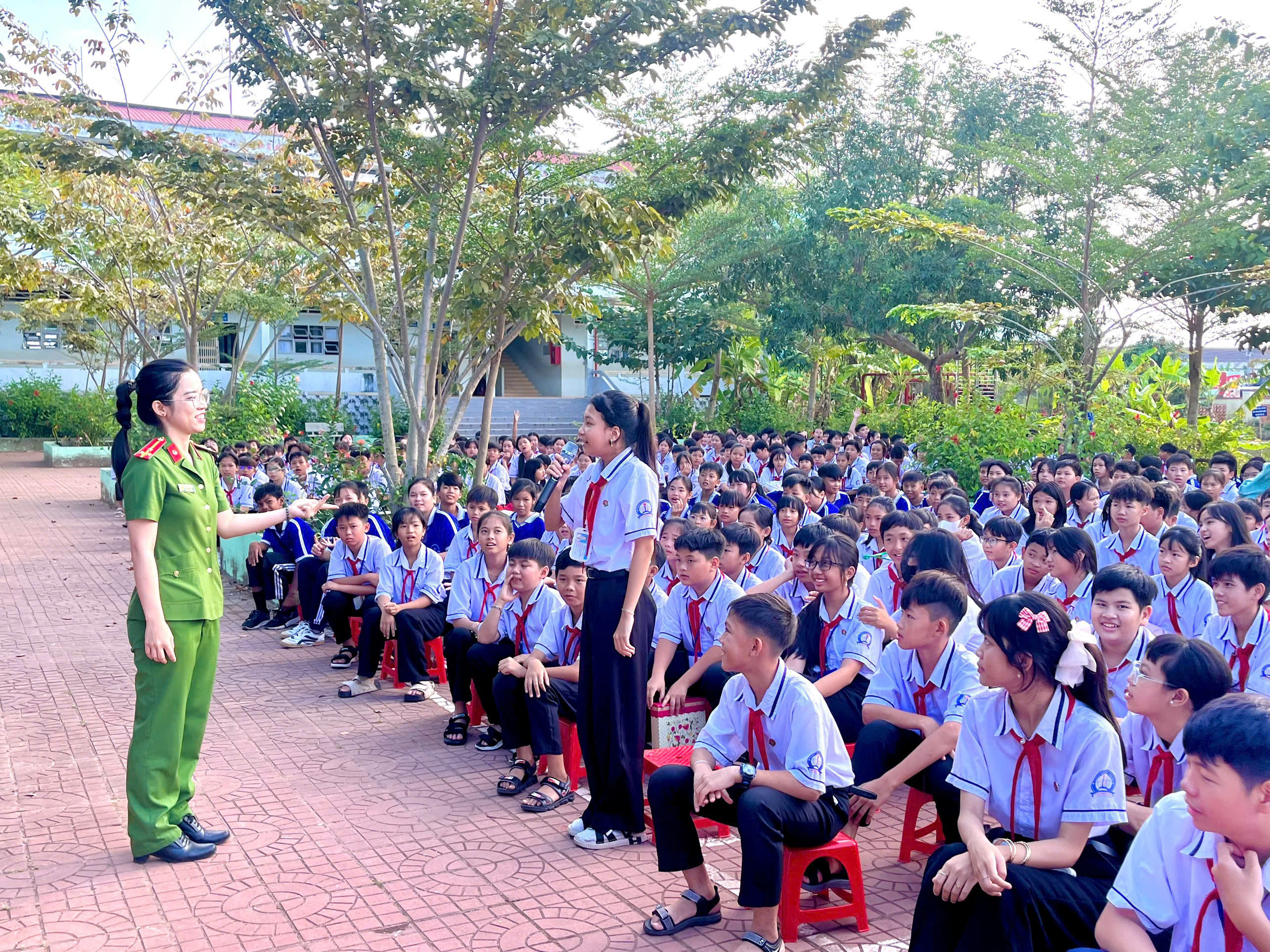 Đoàn Thanh niên Công an xã Phan Ngọc Hiển: Lan tỏa pháp luật học đường gắn với phong trào thi đua “Ba Nhất”